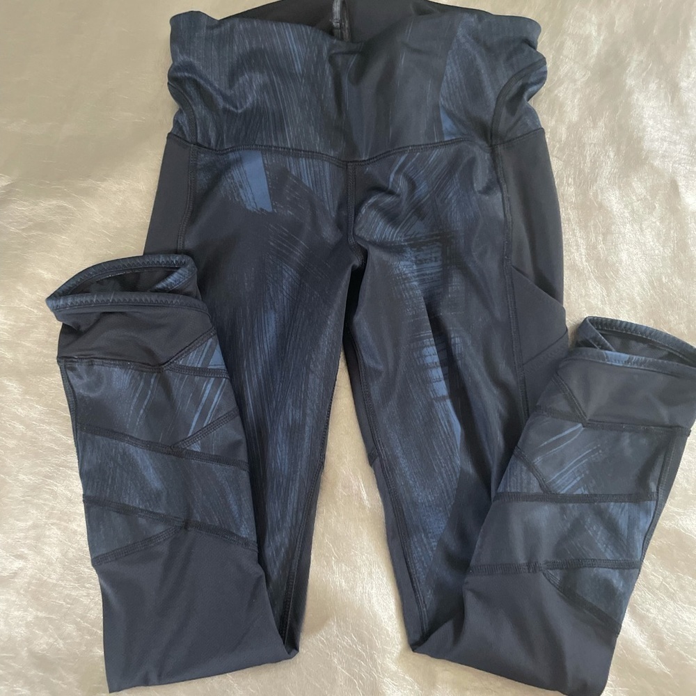 Lululemon Fresh Mesh Run Crop - Picture 4 of 8